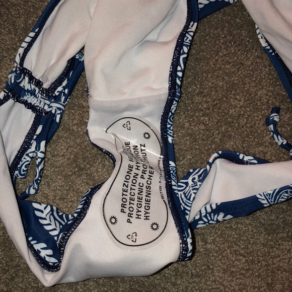 Bikini - Picture 4 of 4